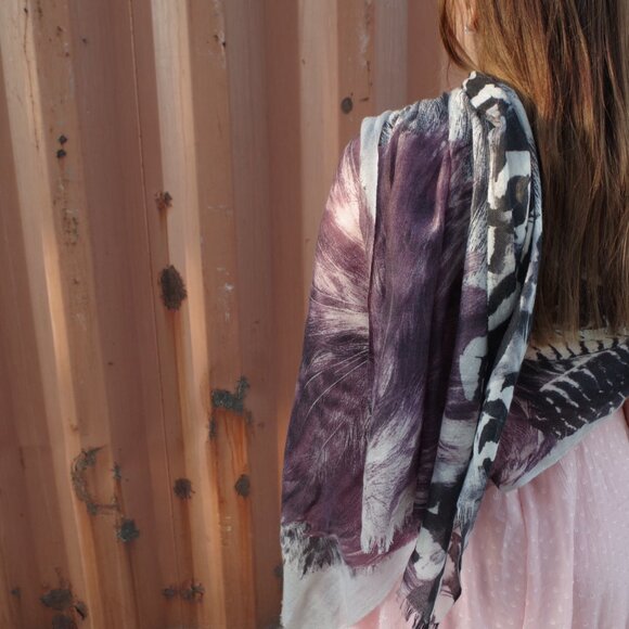 Beautiful Chiffon Feathered 100% Wool - Picture 6 of 7